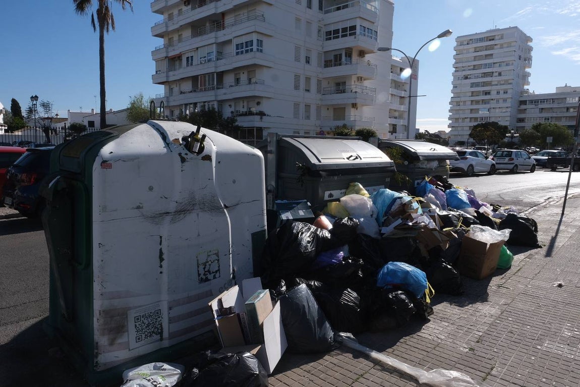 Fotos: El Puerto, lleno de basura tras siete días de huelga