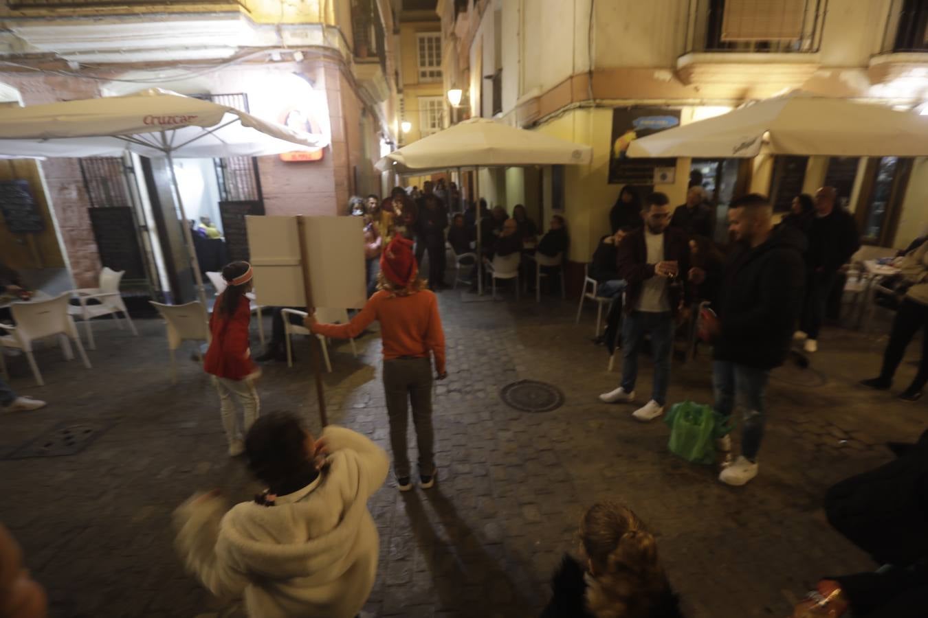 FOTOS del viernes de Carnaval: el principio del final ‘no oficial’ en Cádiz