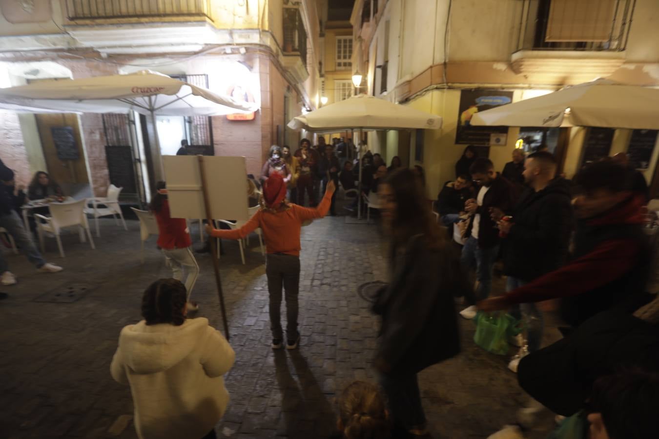 FOTOS del viernes de Carnaval: el principio del final ‘no oficial’ en Cádiz