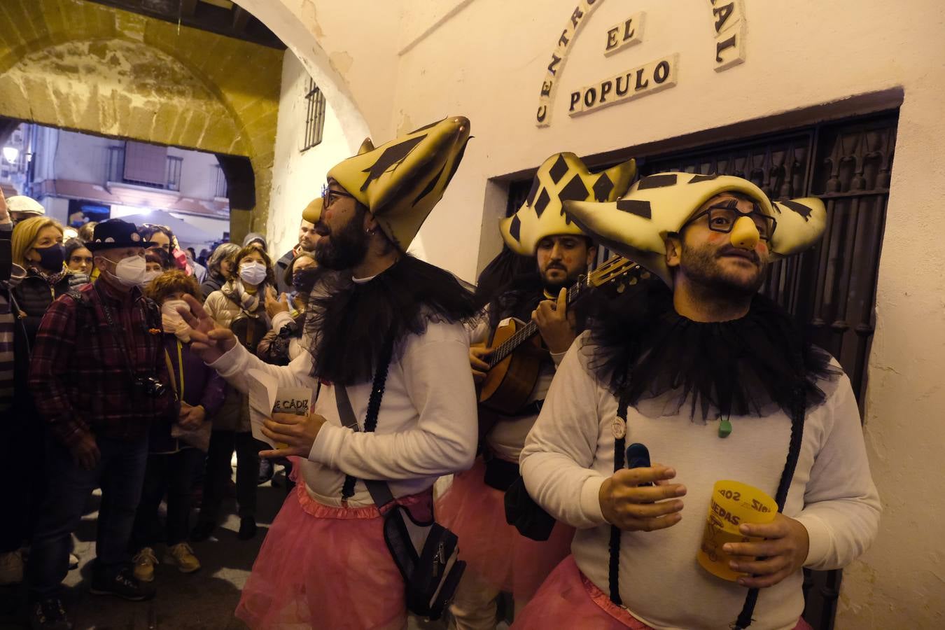 Fotos: Ambiente de jueves de Carnaval en Cádiz