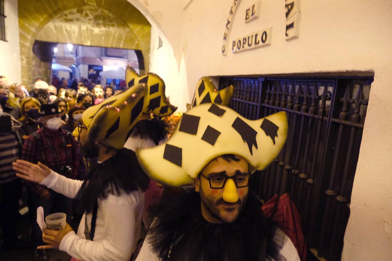 Fotos: Ambiente de jueves de Carnaval en Cádiz