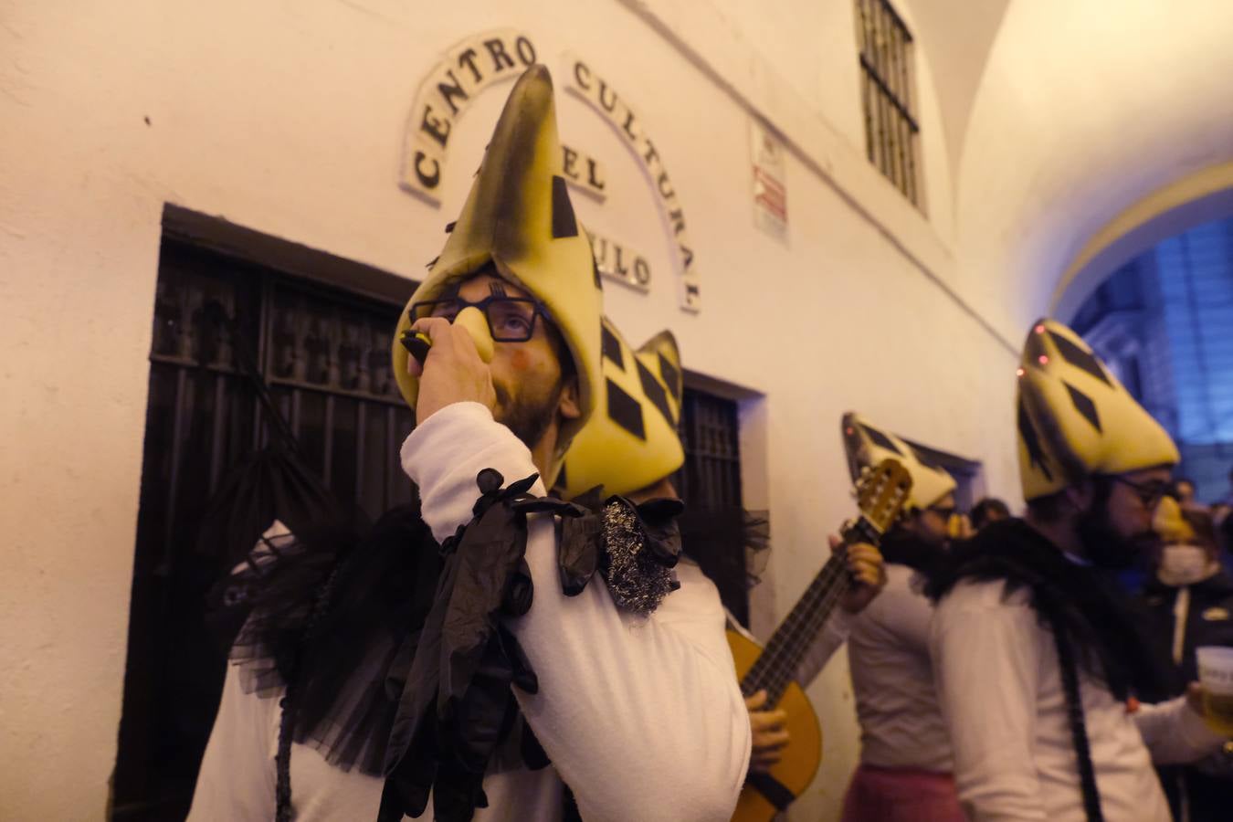 Fotos: Ambiente de jueves de Carnaval en Cádiz