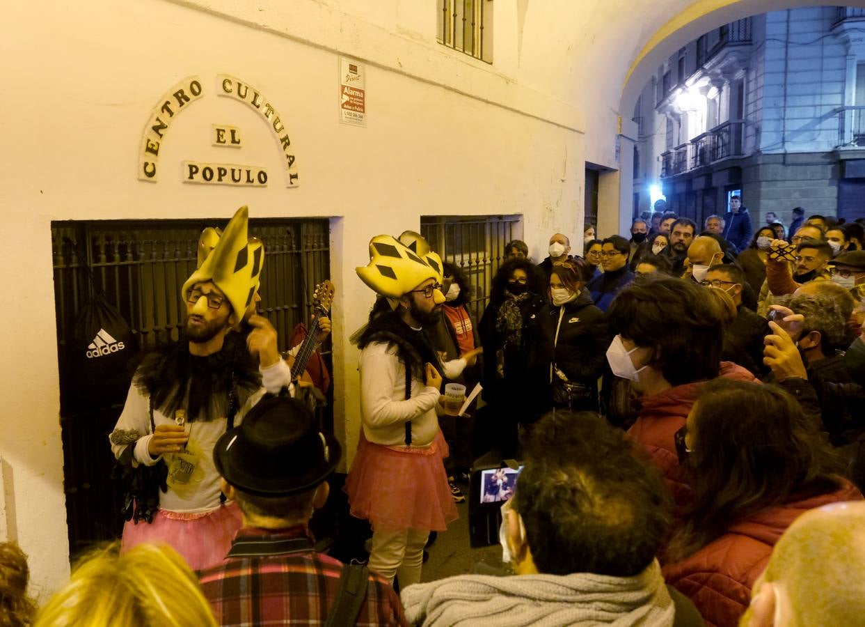 Fotos: Ambiente de jueves de Carnaval en Cádiz