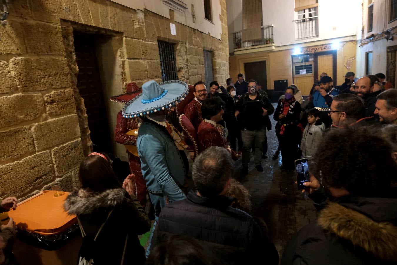 Fotos: Ambiente de jueves de Carnaval en Cádiz