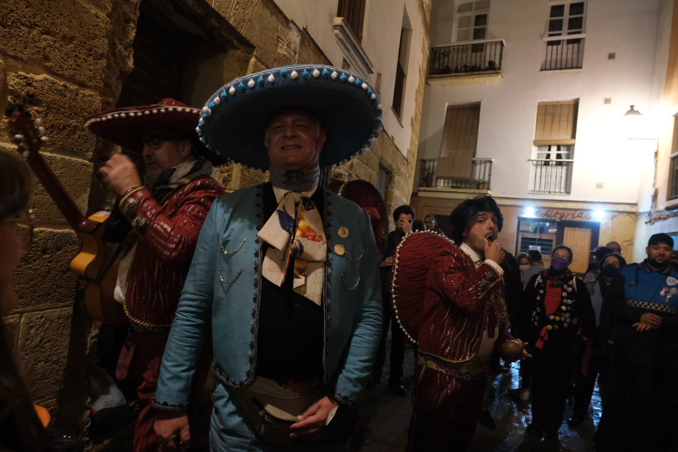 Fotos: Ambiente de jueves de Carnaval en Cádiz