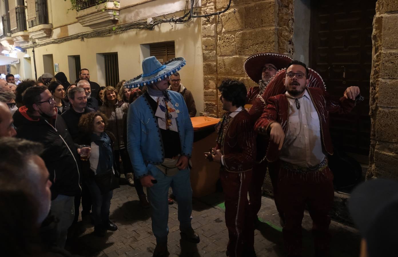 Fotos: Ambiente de jueves de Carnaval en Cádiz