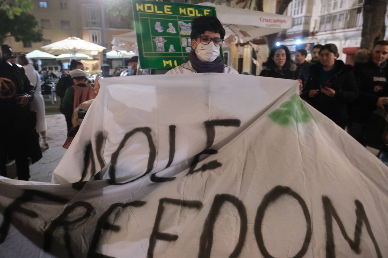 Fotos: Ambiente de jueves de Carnaval en Cádiz