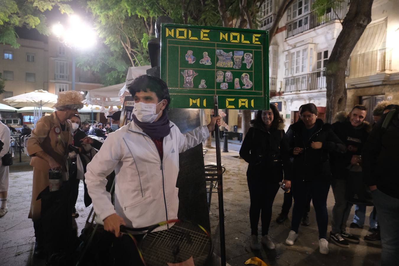 Fotos: Ambiente de jueves de Carnaval en Cádiz