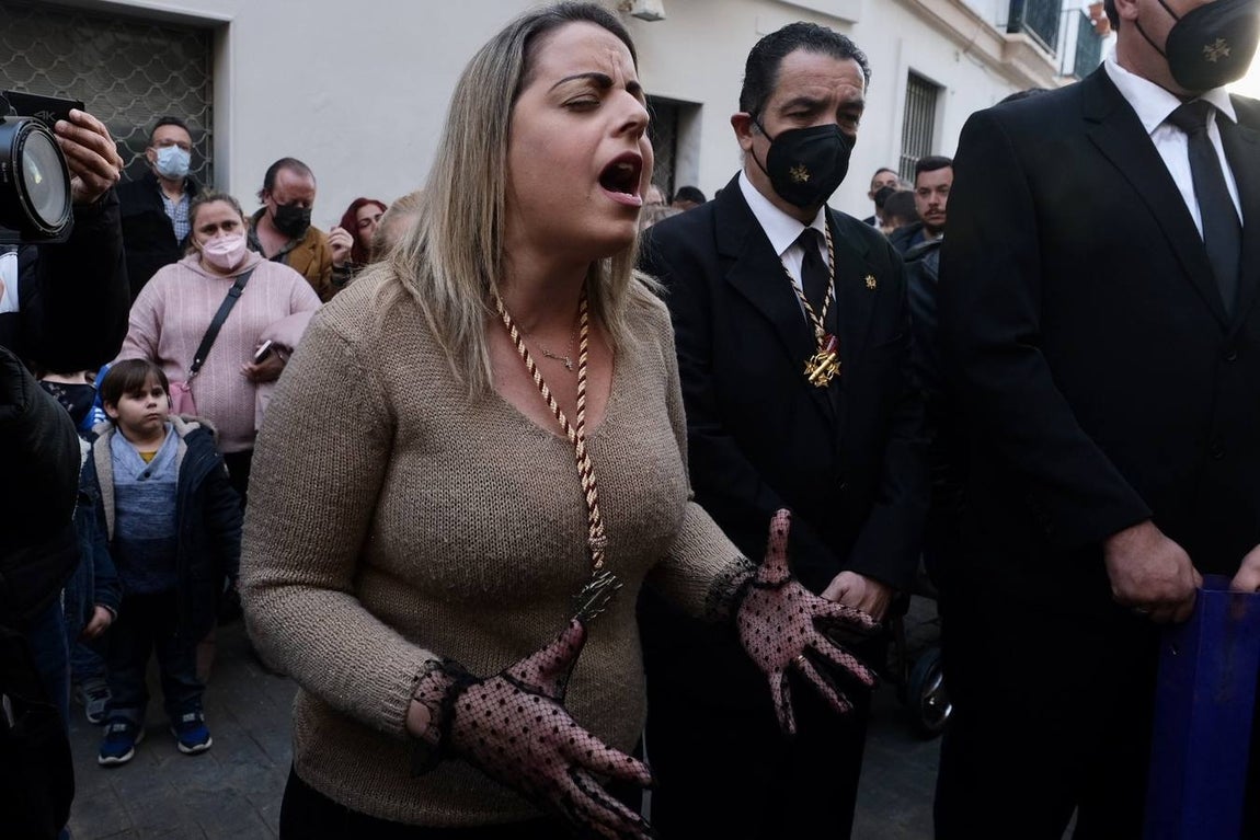 FOTOS:Traslado del Señor de la Sentencia hasta la Catedral para presidir el Vía Crucis oficial de Hermandades de Cádiz