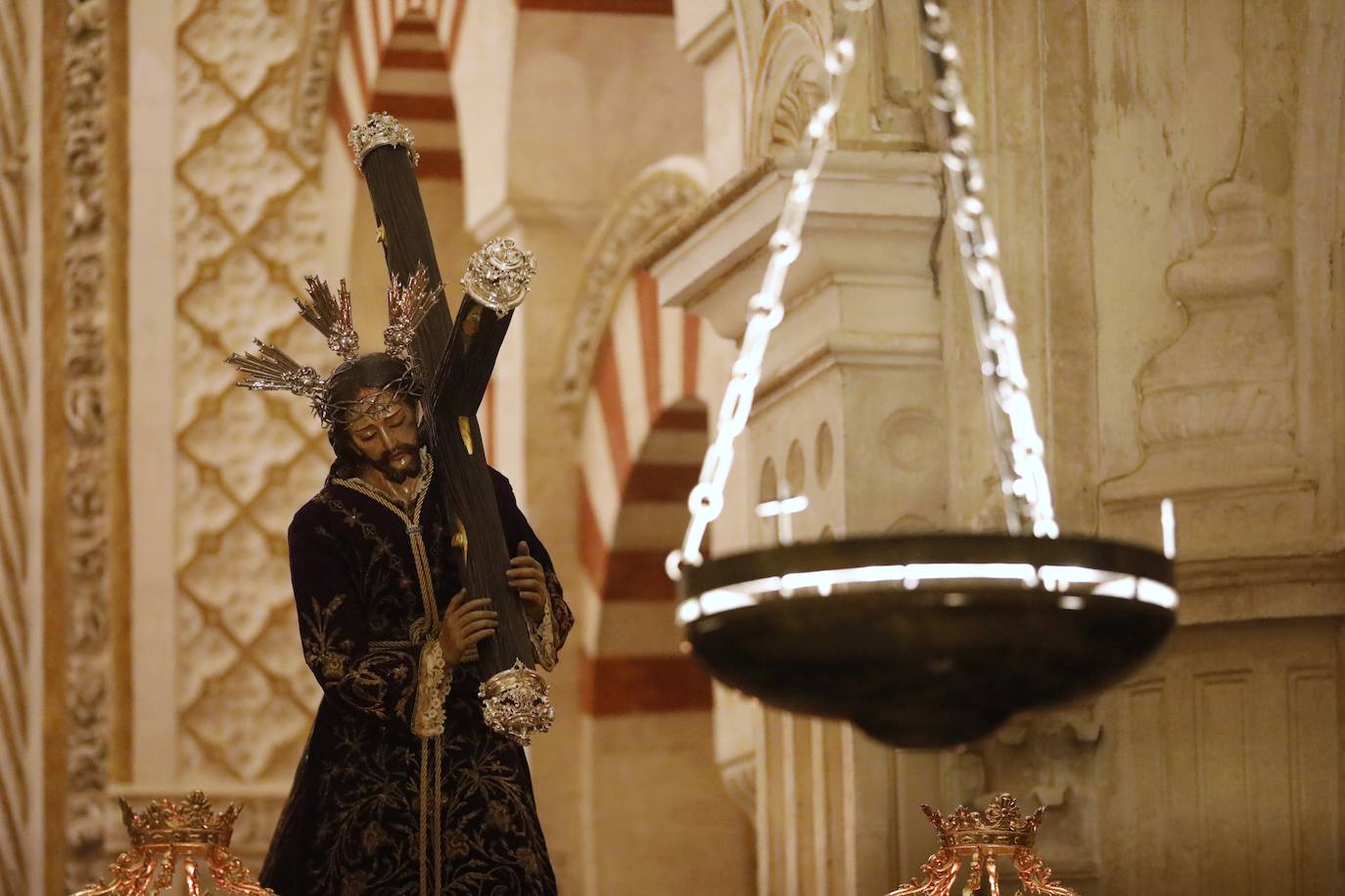 En imágenes, el Vía Crucis del Calvario en Córdoba (II)