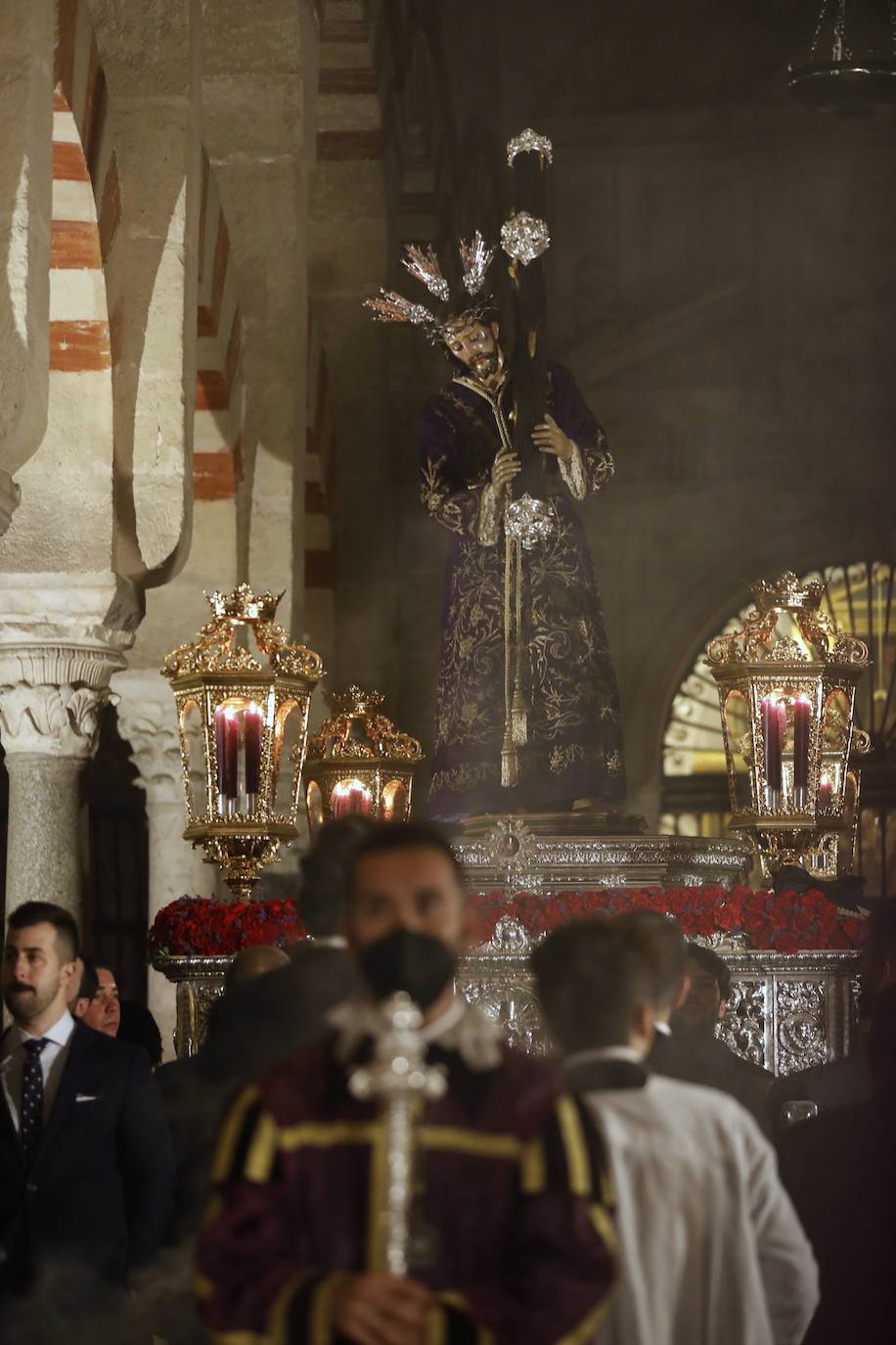 En imágenes, el Vía Crucis del Calvario en Córdoba (II)