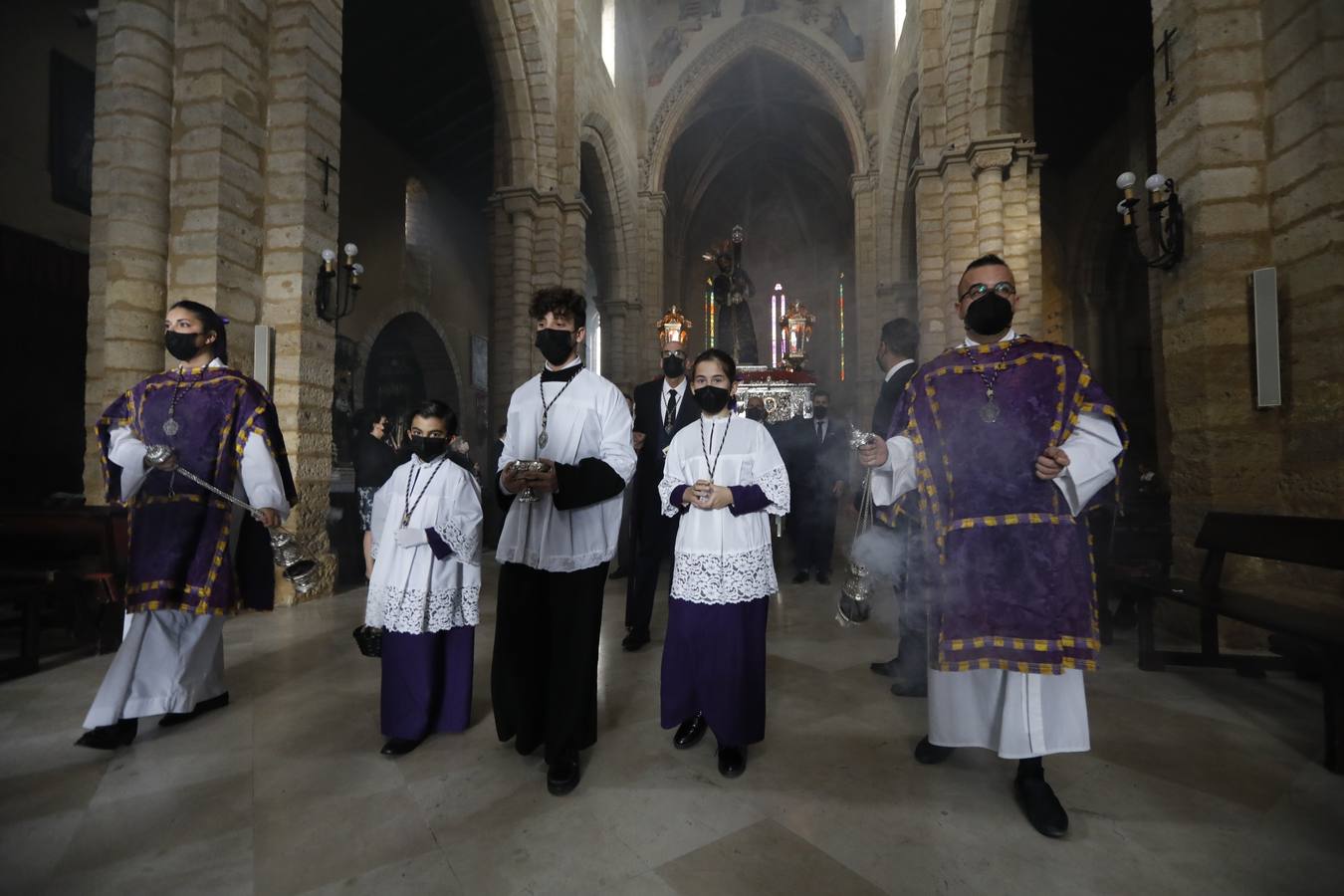 En imágenes, el Vía Crucis del Calvario en Córdoba (I)