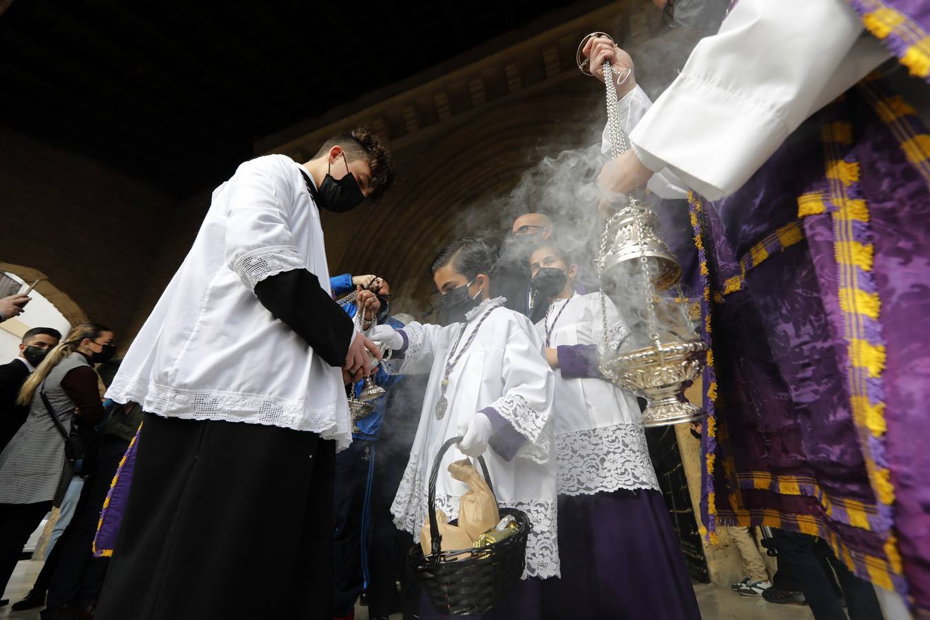 En imágenes, el Vía Crucis del Calvario en Córdoba (I)