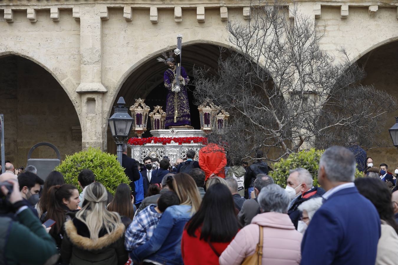 En imágenes, el Vía Crucis del Calvario en Córdoba (I)