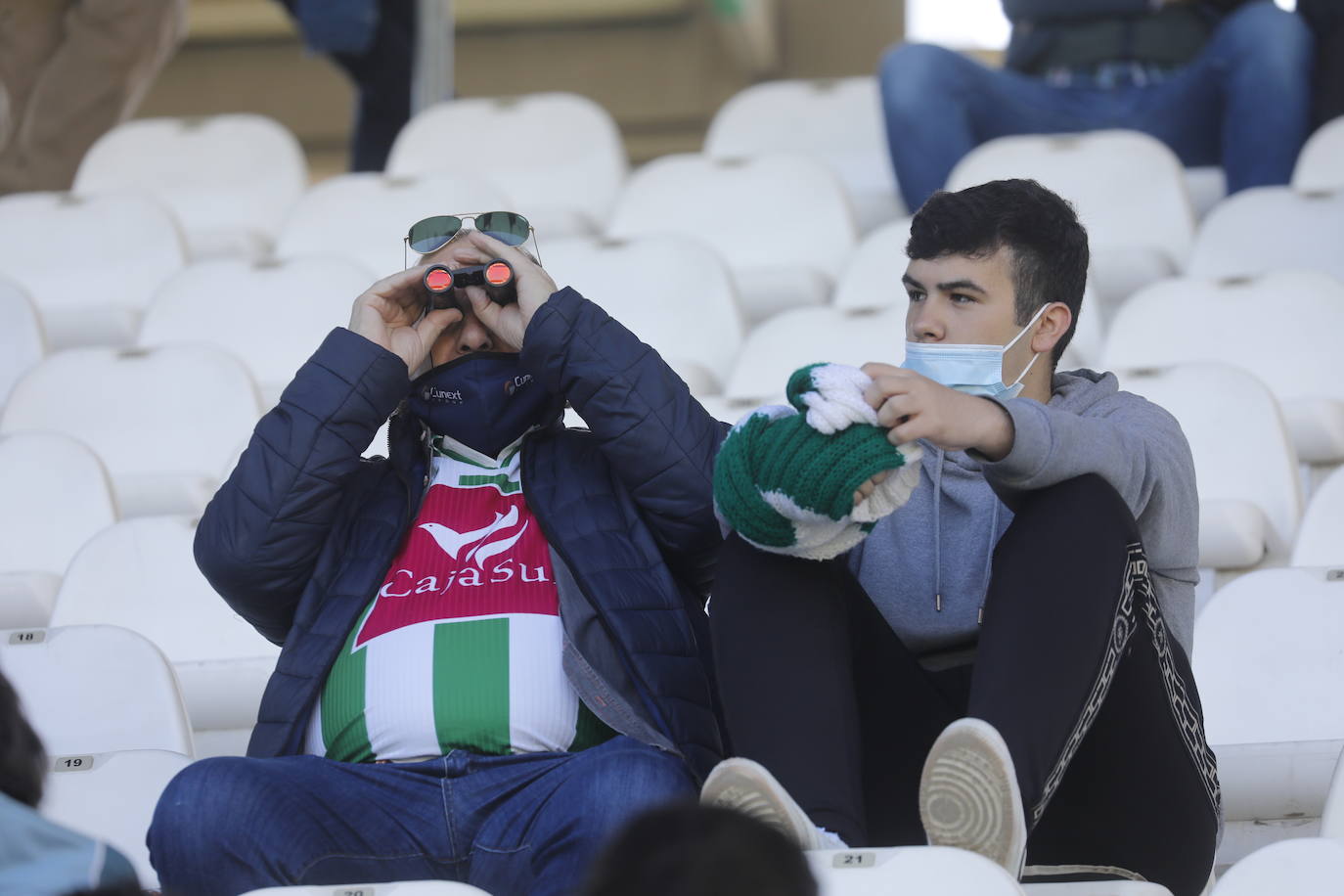 El excelente ambiente en el Córdoba CF - CD Mensajero, en imágenes