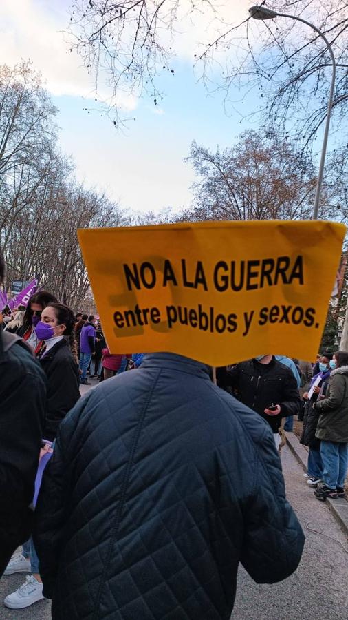 También ha habido pancartas que aludían a la situación en Ucrania, y pedían el cese de la invasión rusa. 