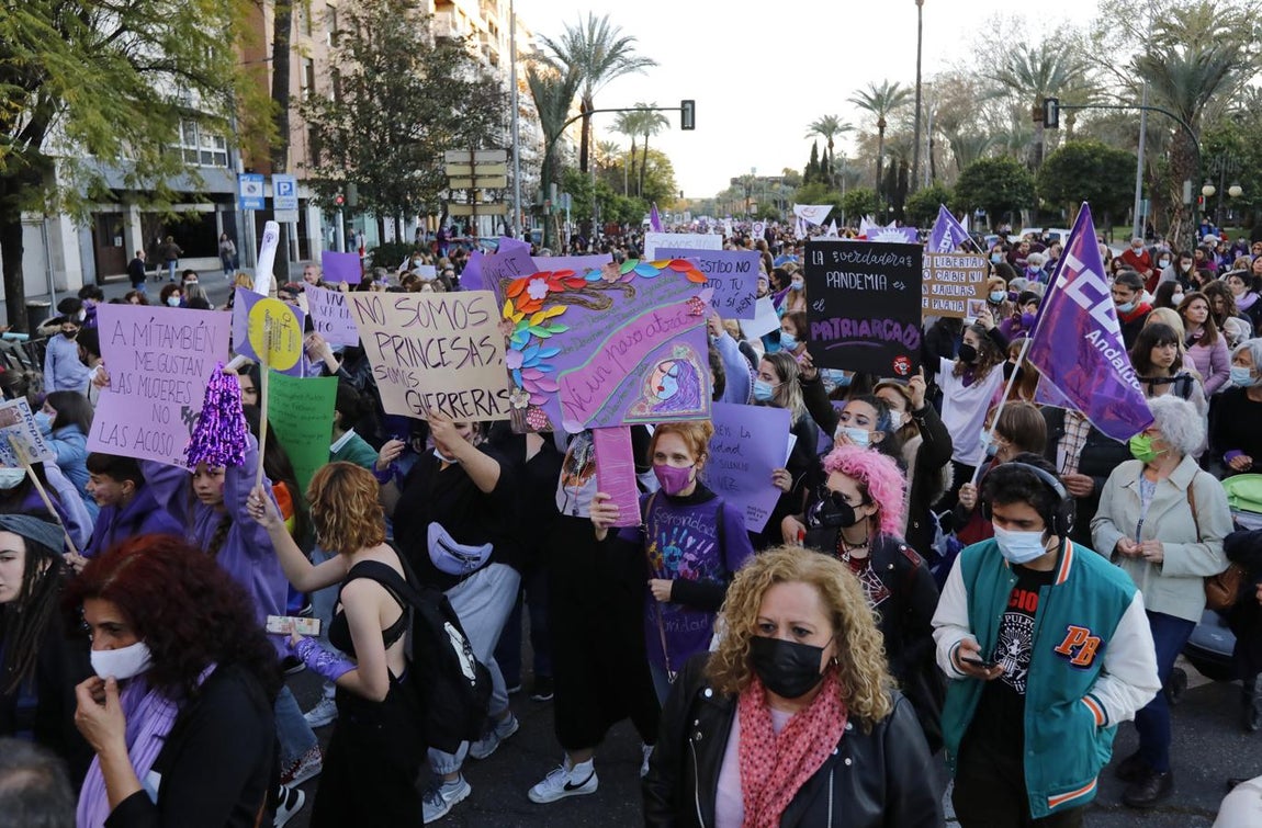 La manifestación del Día Internacional de la Mujer en Córdoba, en imágenes
