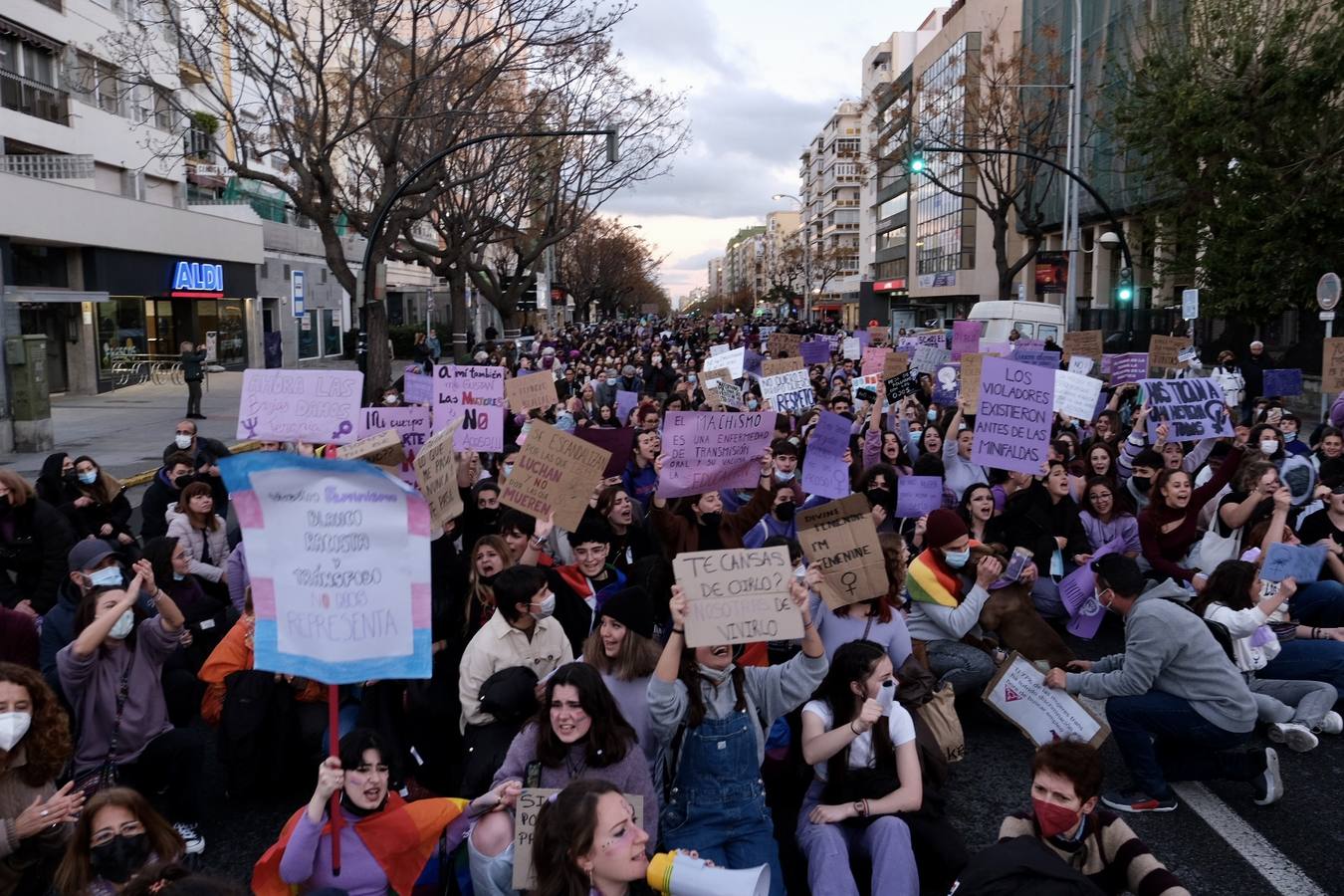 Un 8M con el feminismo dividido y con reivindicaciones muy dispares en Cádiz