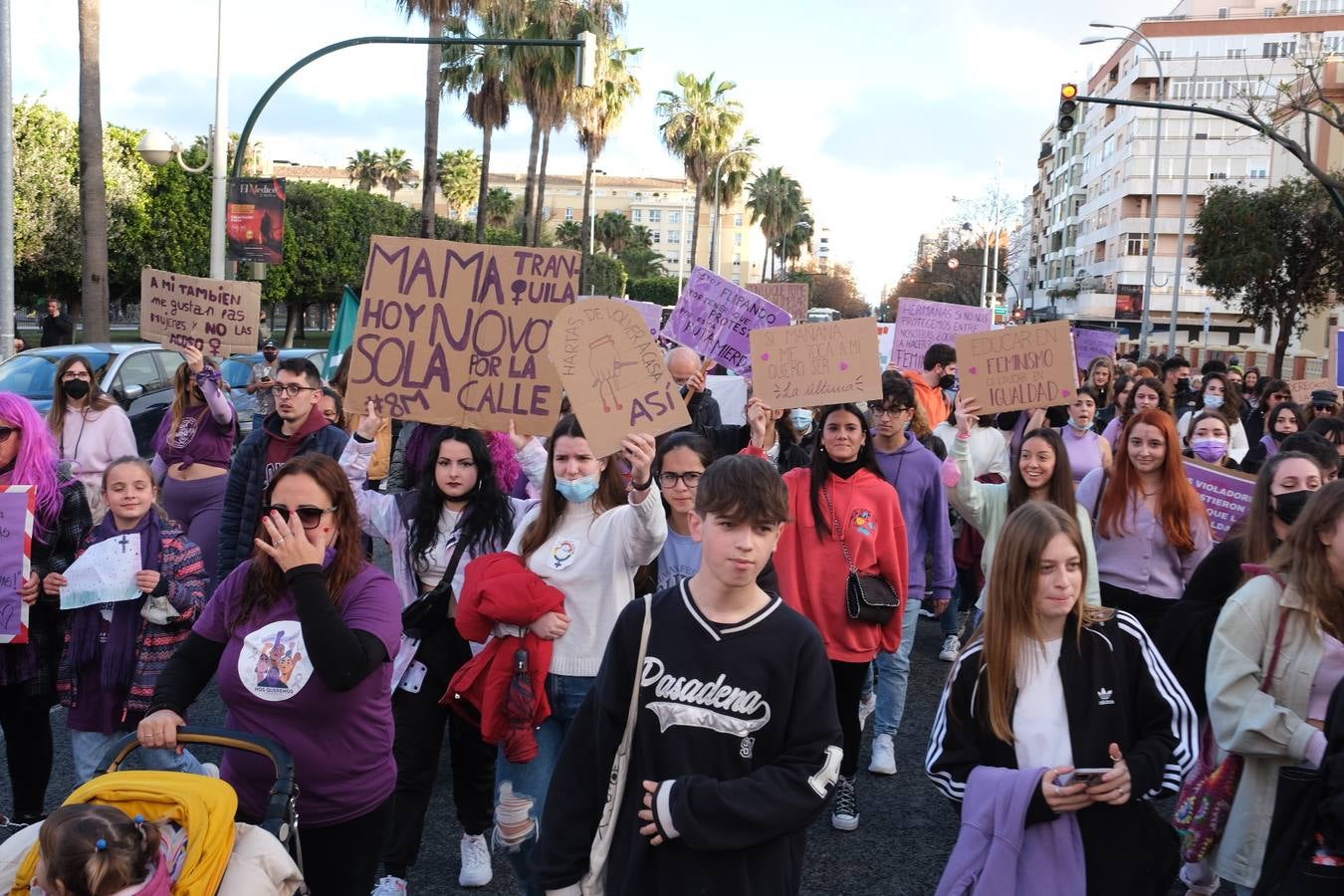 FOTOS: Marcha por el 8M en Cádiz