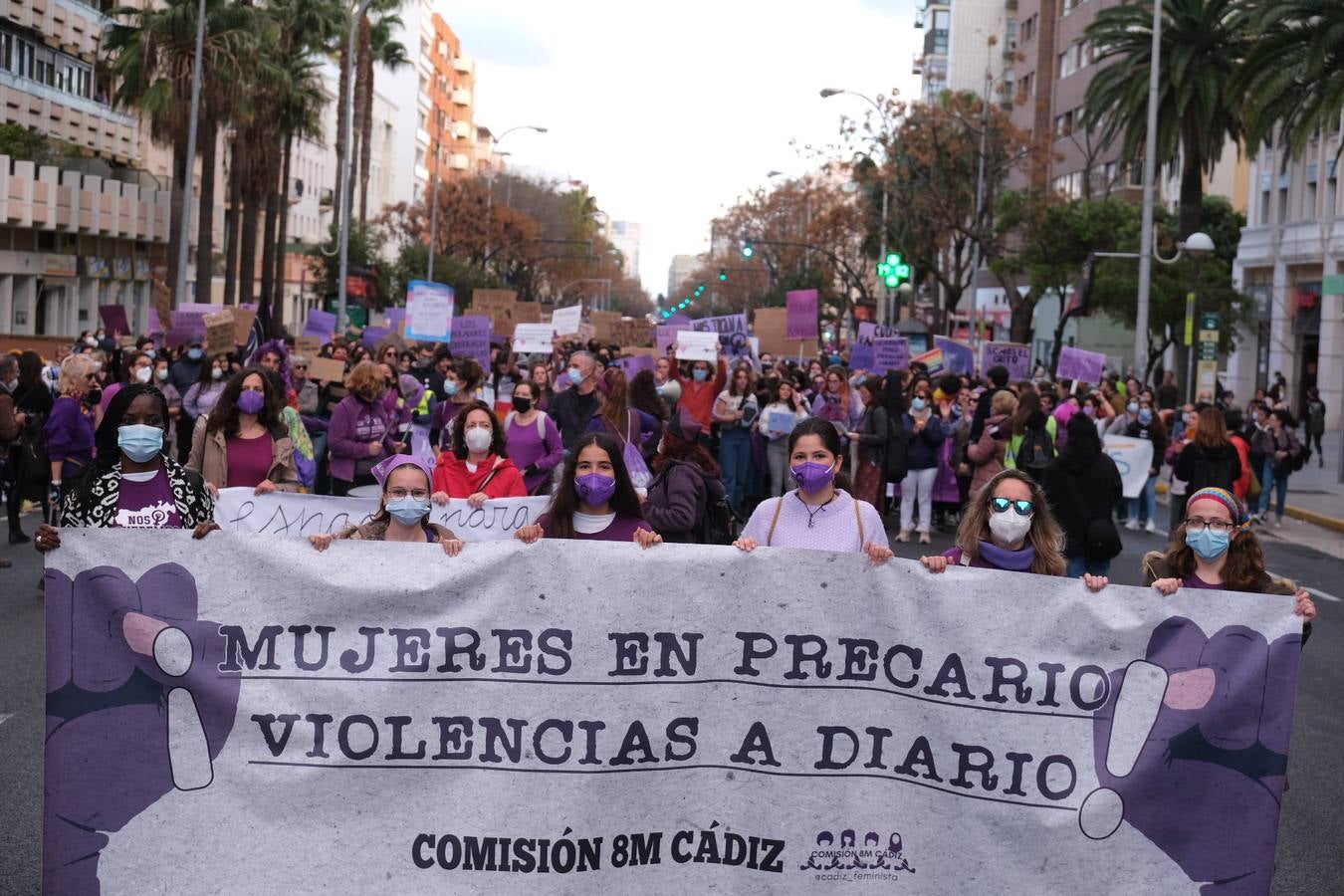 FOTOS: Marcha por el 8M en Cádiz