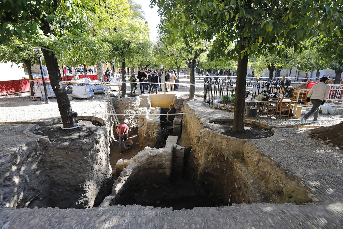 La excavación arqueológica en la Mezquita-Catedral de Córdoba, en imágenes