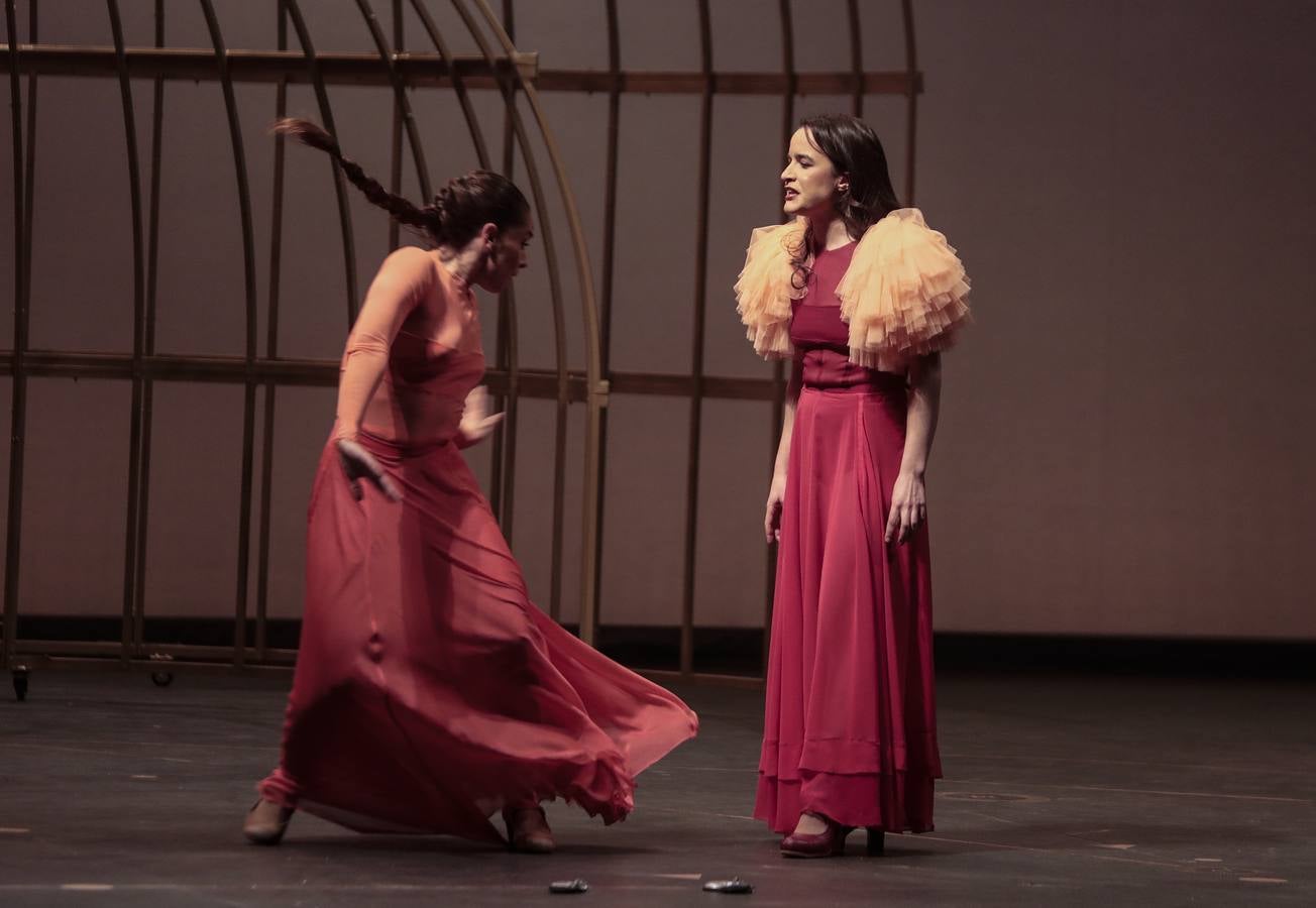 Ensayo general de la ópera 'La mujer tigre', en el teatro Lope de Vega. RAÚL DOBLADO