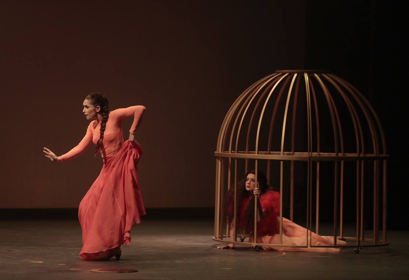 Ensayo general de la ópera 'La mujer tigre', en el teatro Lope de Vega. RAÚL DOBLADO