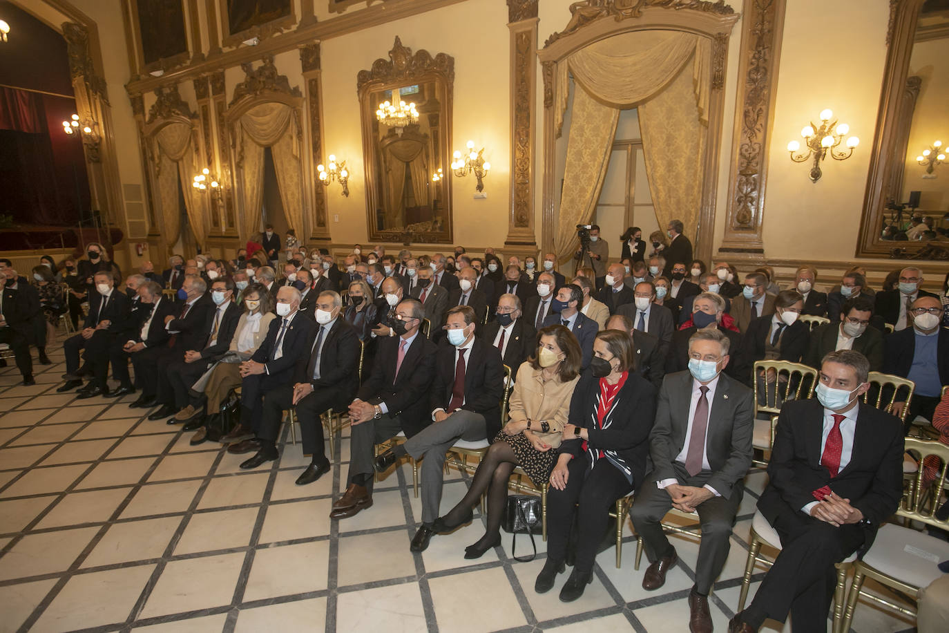 La toma de posesión de la nueva presidenta de los médicos de Córdoba, en imágenes