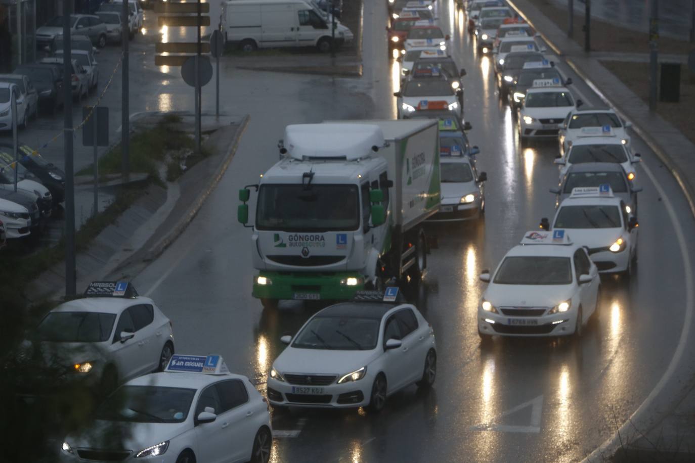 La marcha de protesta de las autoescuelas de Córdoba, en imágenes