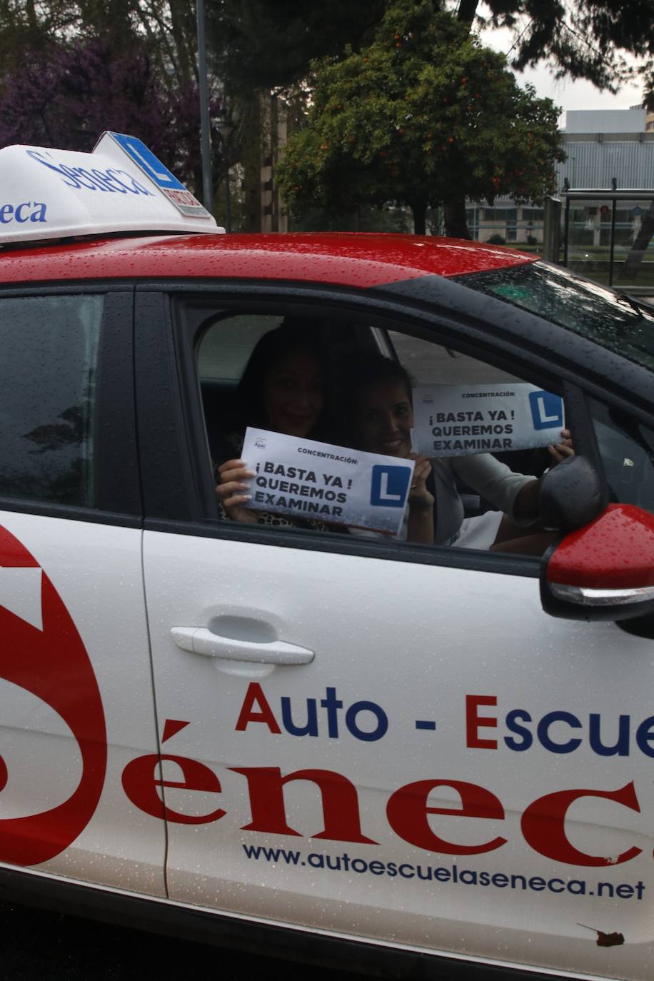 La marcha de protesta de las autoescuelas de Córdoba, en imágenes