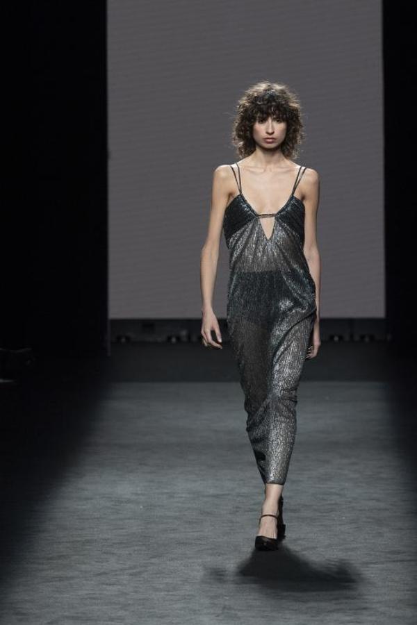 La propuesta de noche de Roberto Torretta, insinuante, con brillos y transparencias. 