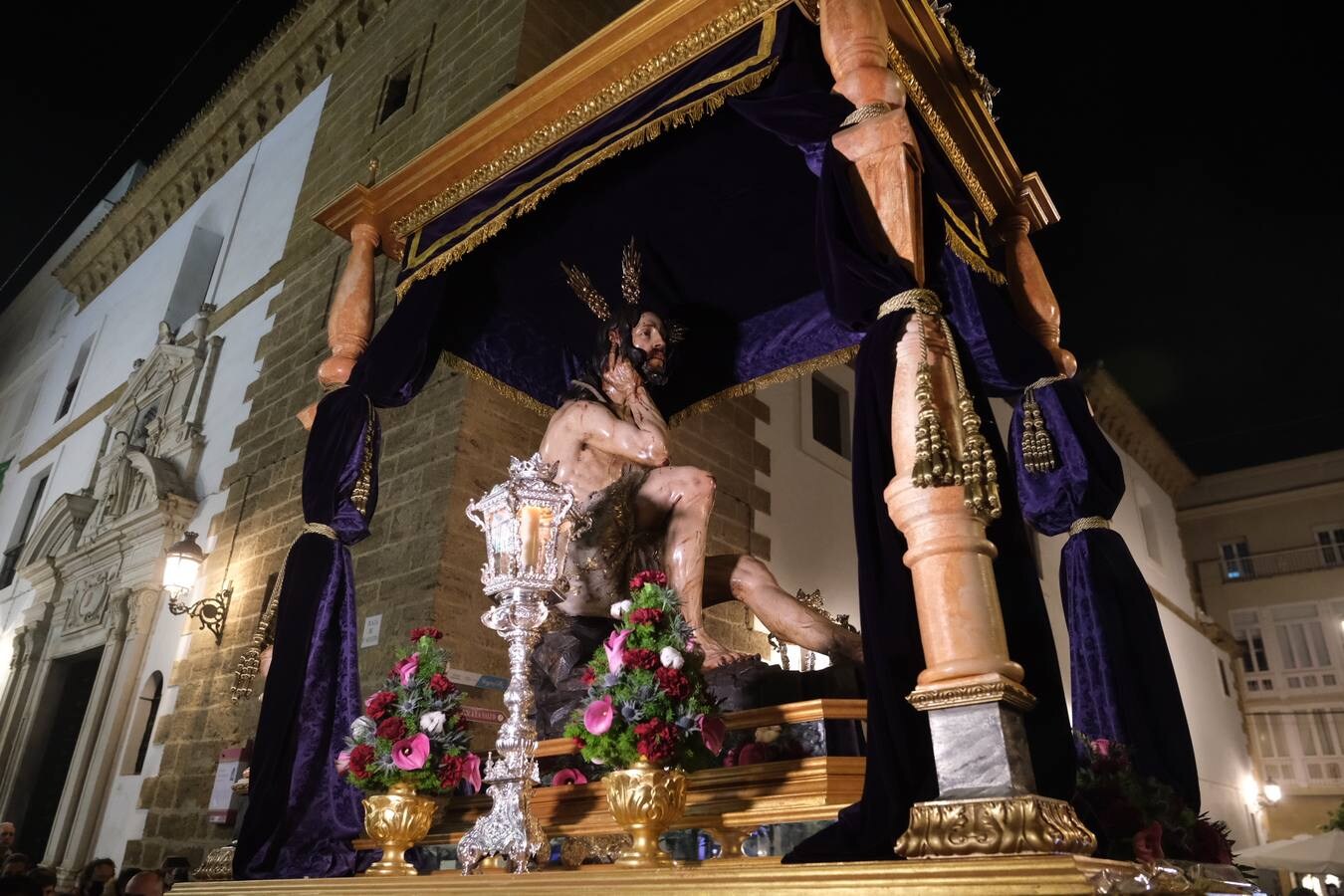 FOTOS: Vía Crucis Extraordinario de Humildad y Paciencia por las calles de Cádiz