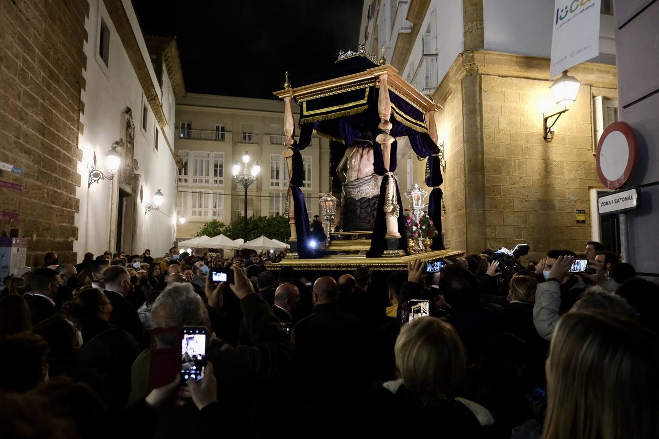 FOTOS: Vía Crucis Extraordinario de Humildad y Paciencia por las calles de Cádiz