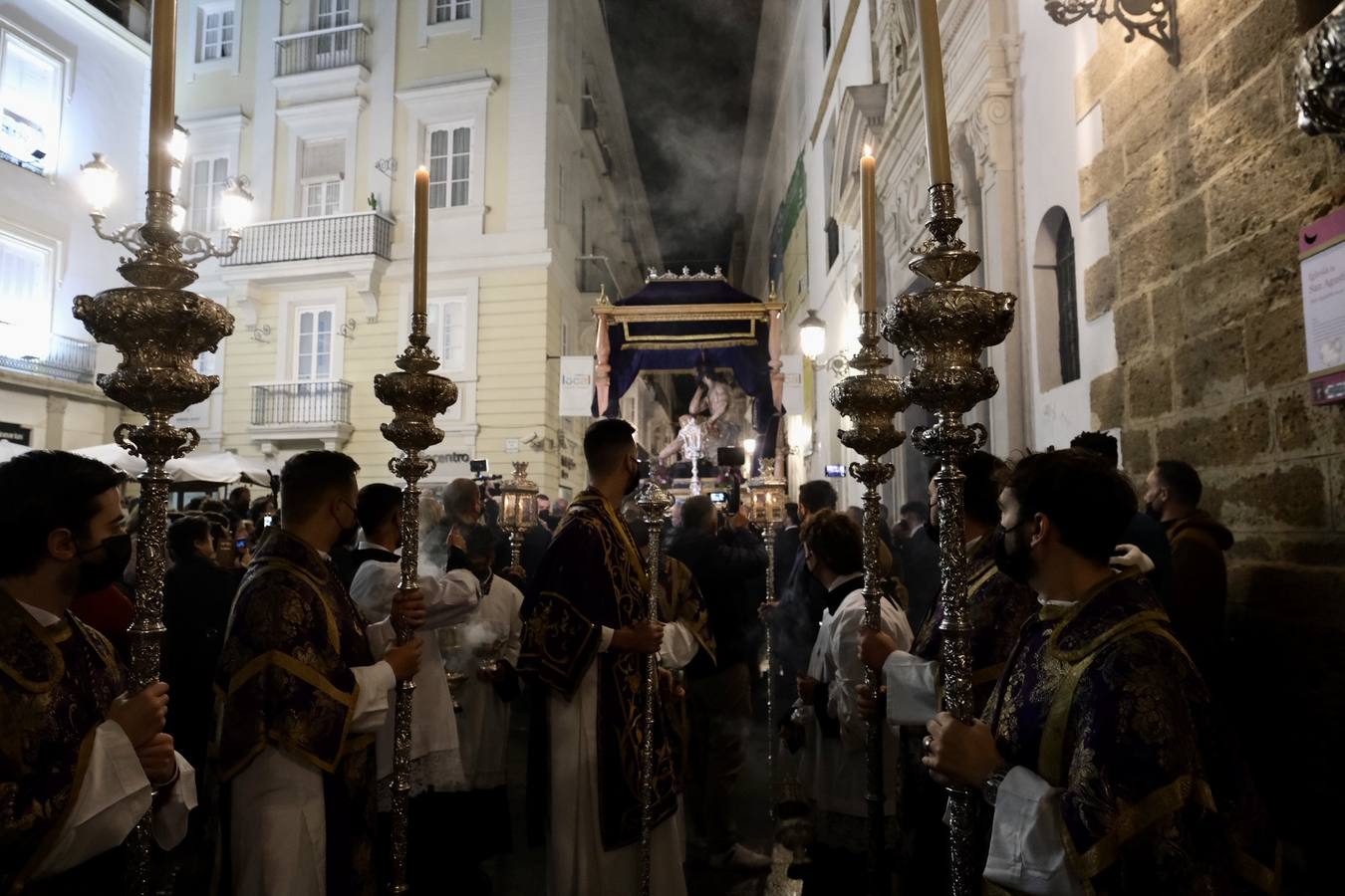 FOTOS: Vía Crucis Extraordinario de Humildad y Paciencia por las calles de Cádiz