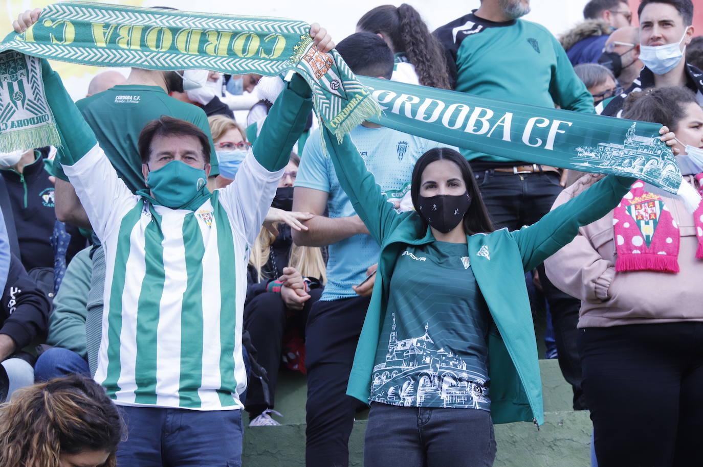 El ambientazo de la afición del Córdoba CF ante el Antequera en El Maulí, en imágenes