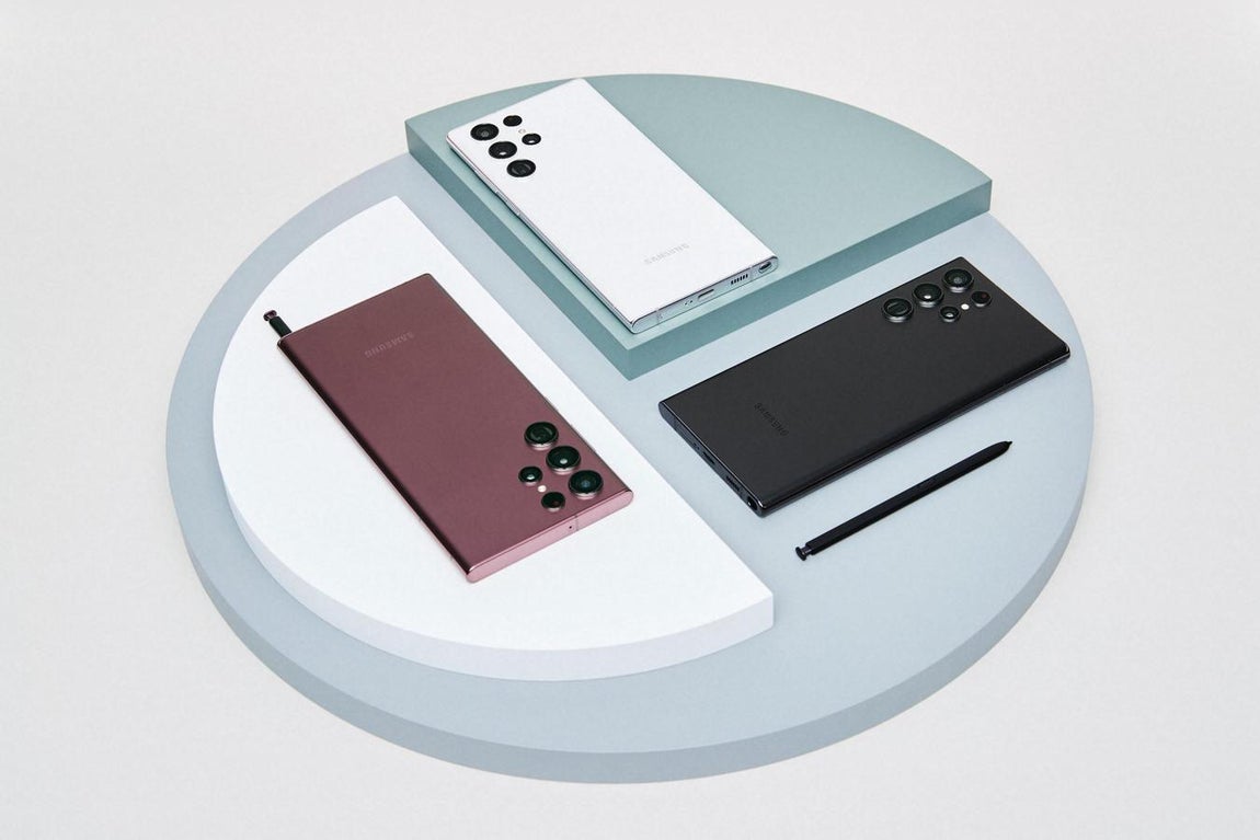 Samsung - Regalos para acertar en el Día del Padre. Samsung Galaxy S22 Ultra. Un modelo que reinventa la experiencia móvil fusionando las mejores características de las series Note y S. Precio: 1.260€.