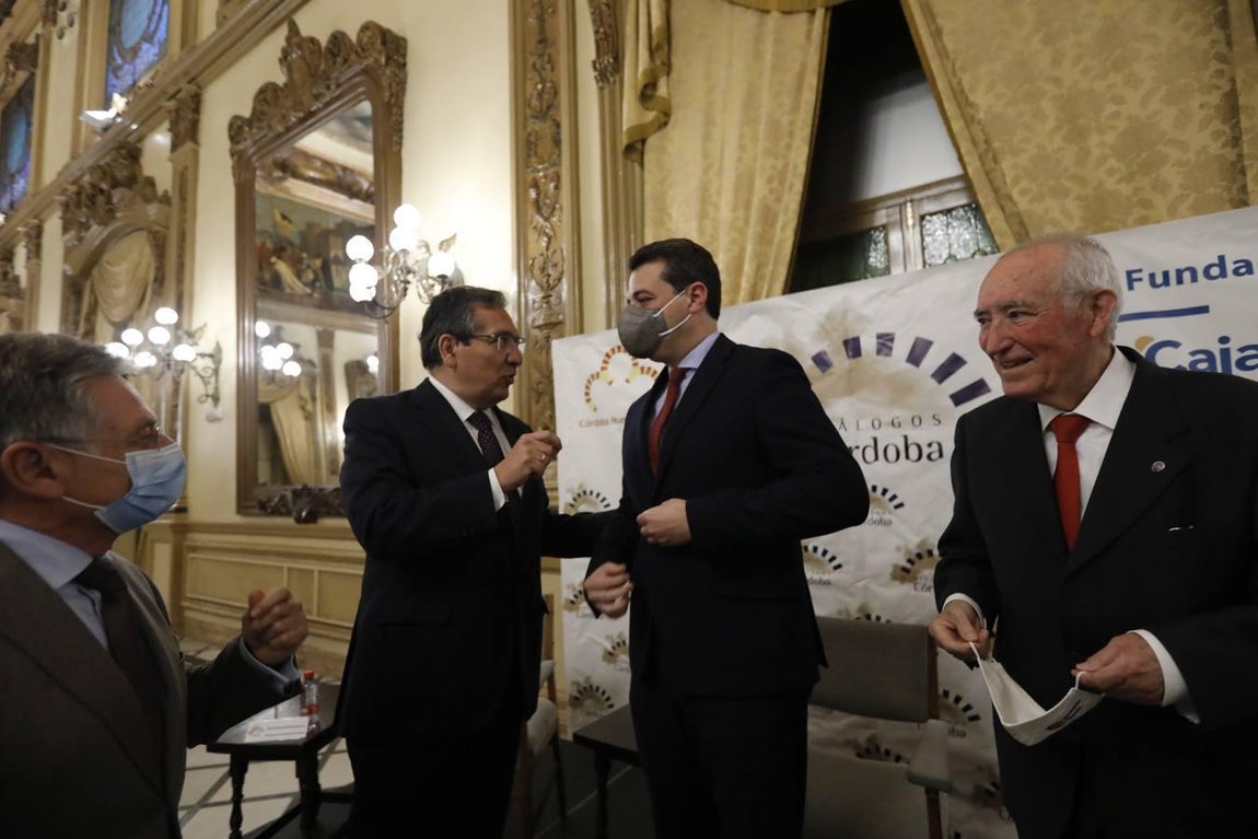 La conferencia del alcalde de Córdoba en el Foro Amador Jover, en imágenes