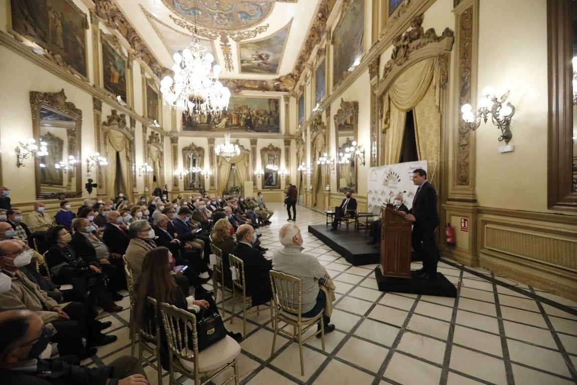 La conferencia del alcalde de Córdoba en el Foro Amador Jover, en imágenes