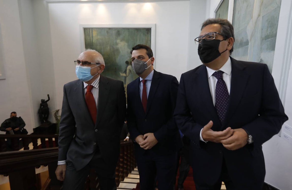 La conferencia del alcalde de Córdoba en el Foro Amador Jover, en imágenes