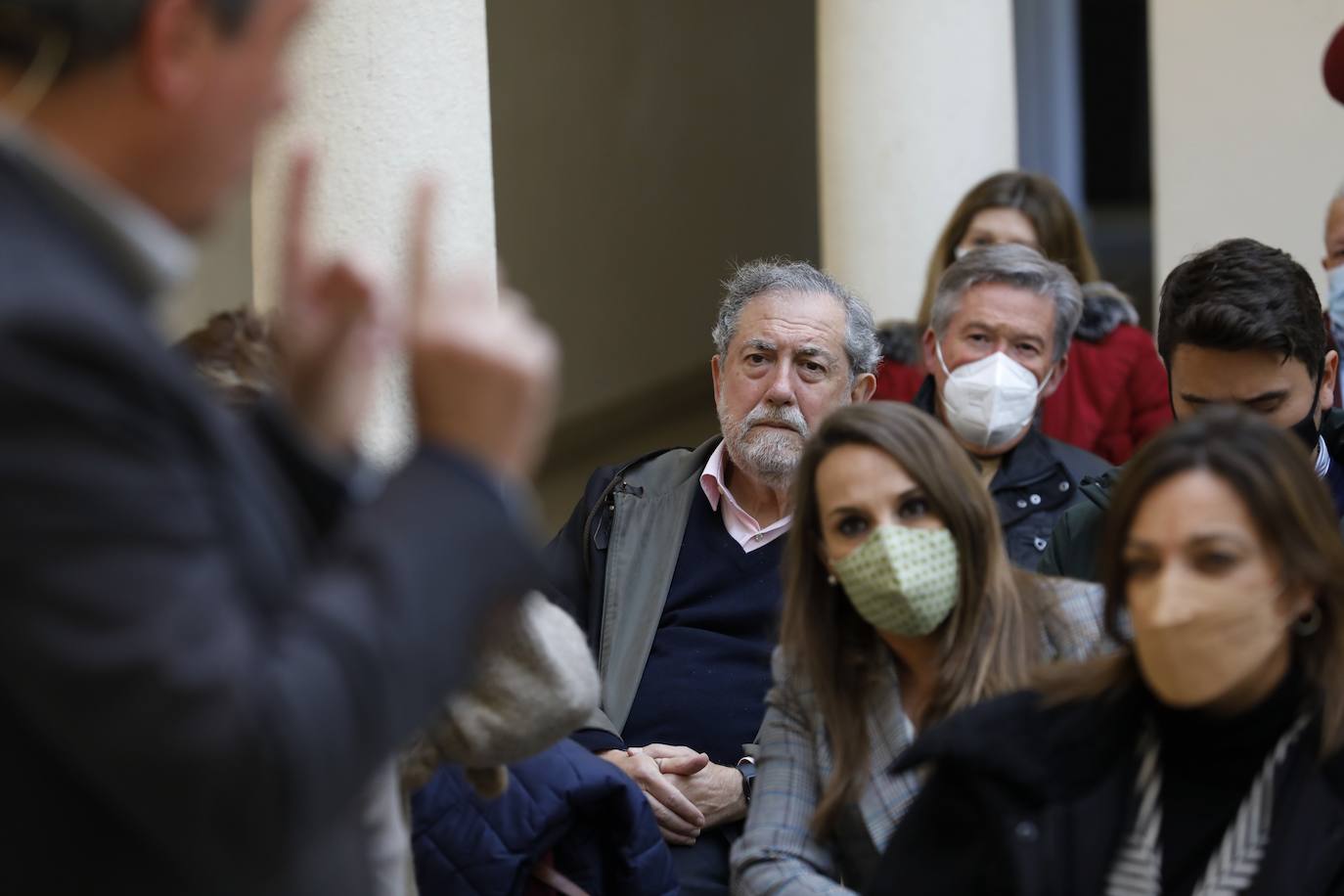 El encuentro de Juan Espadas con militantes del PSOE en Córdoba, en imágenes