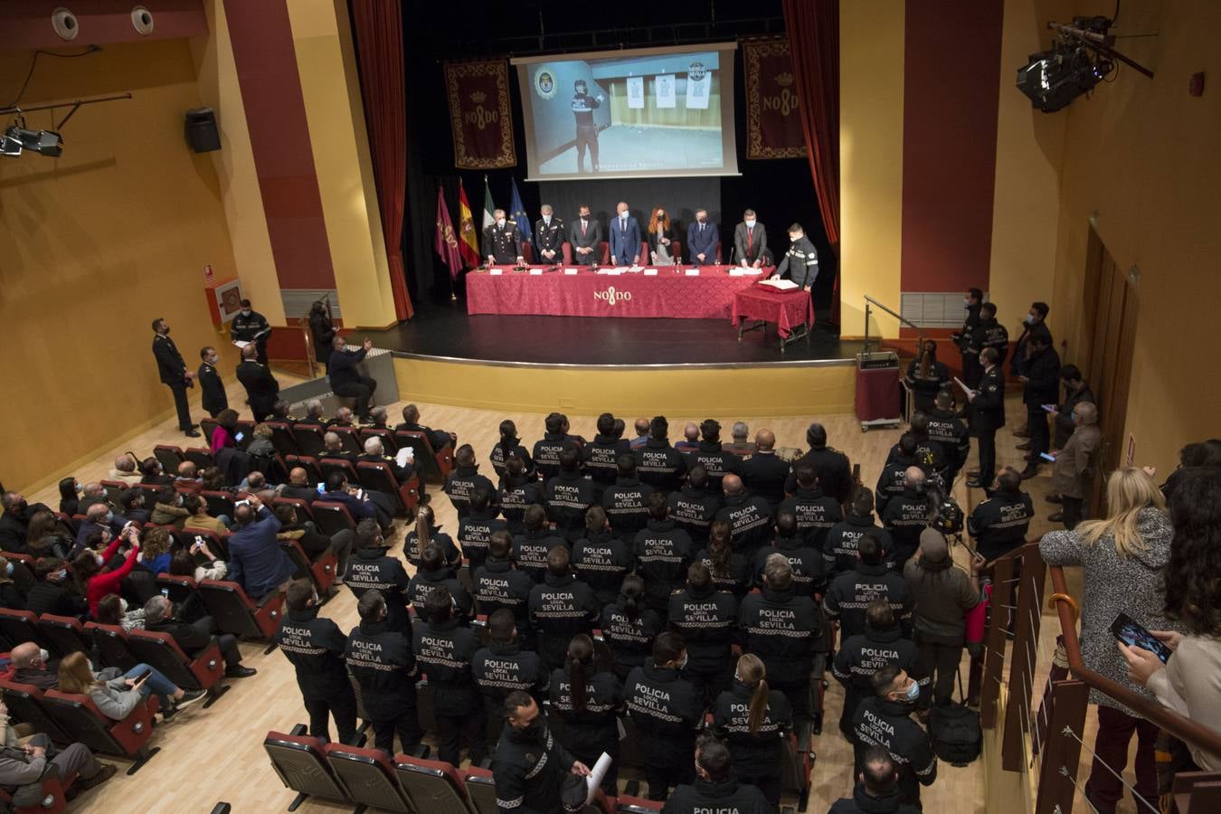 Los nuevos policías locales de Sevilla toman posesión de su cargo