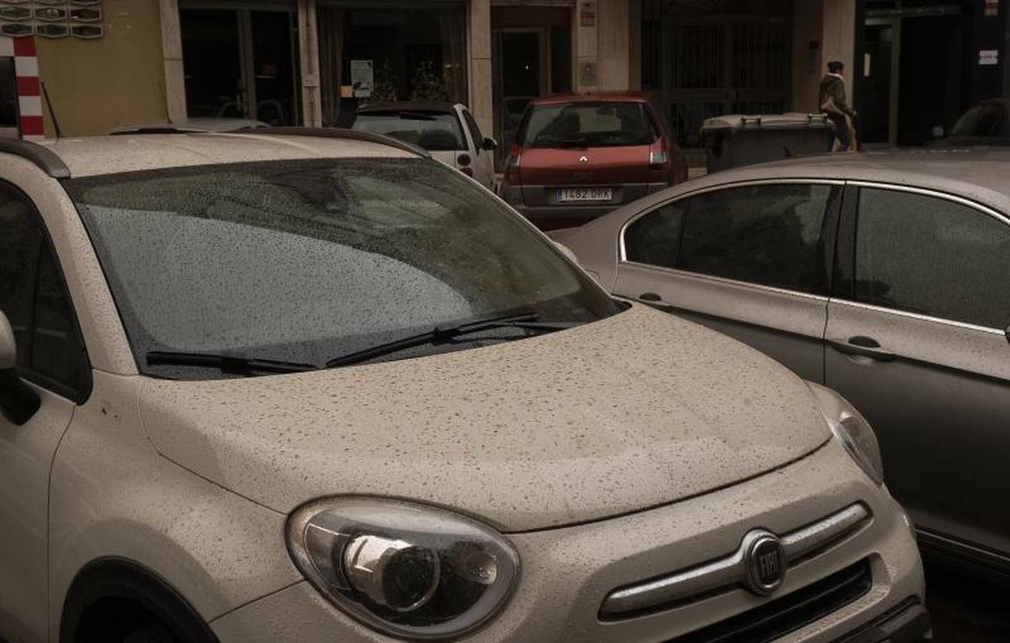 En imágenes, Málaga, teñida de naranja bajo una nube de polvo por la calima