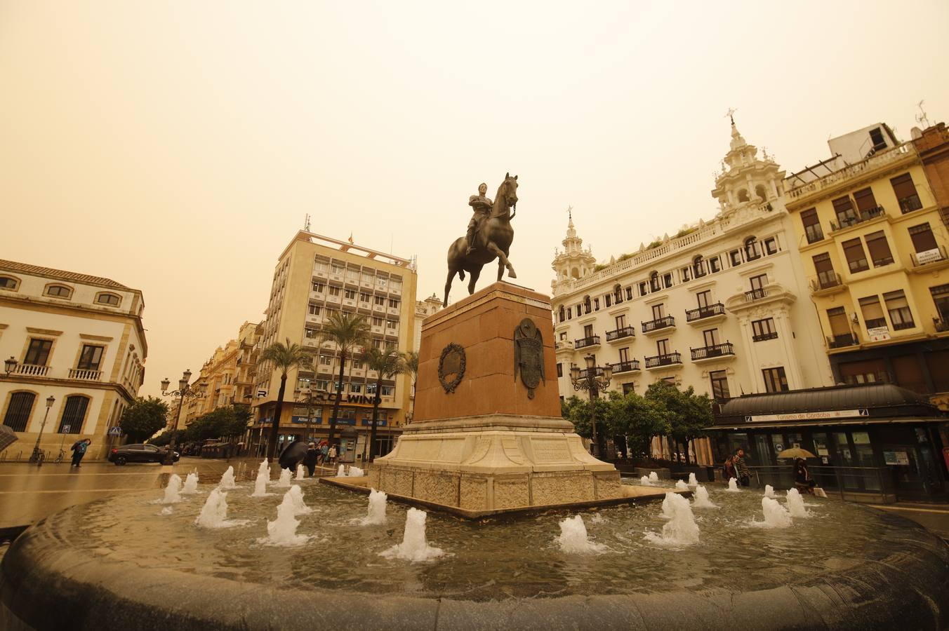 El cielo con calima de Córdoba, en imágenes