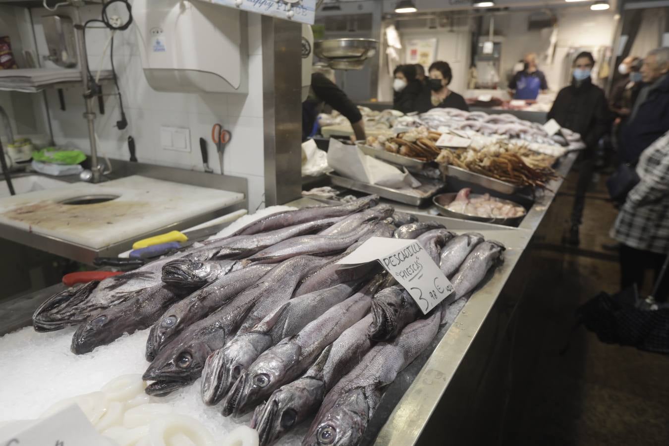 Fotos: El mercado de abastos de Cádiz en la huelga de transportes