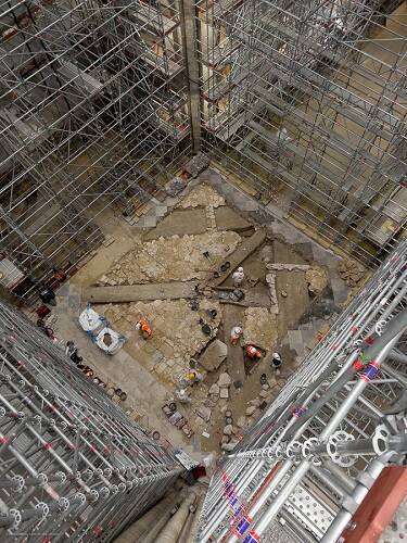 Vislumbran los primeros secretos del sarcófago de plomo de Notre Dame