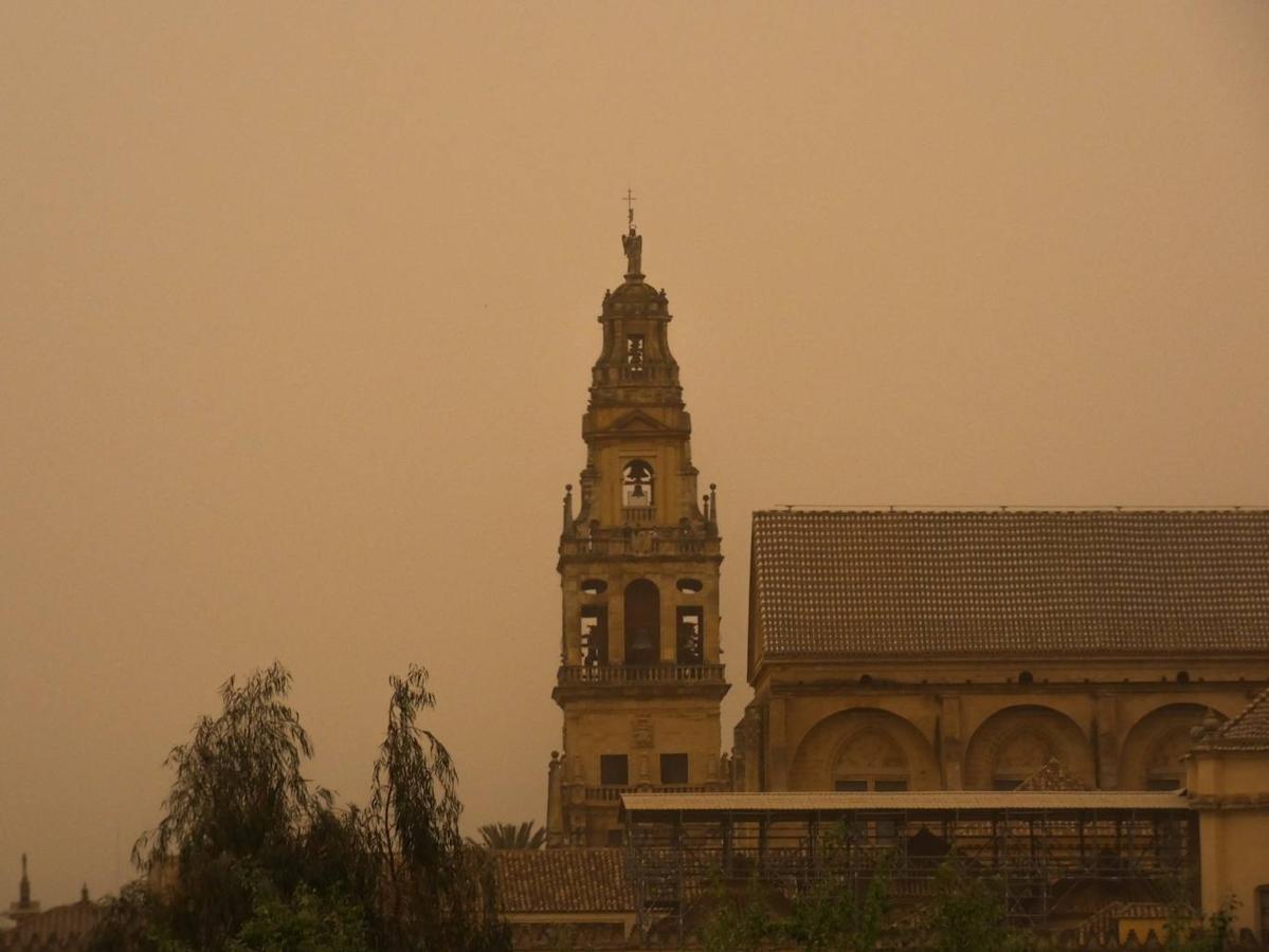 Calima en Córdoba | Así muestran las redes la llegada del polvo sahariano