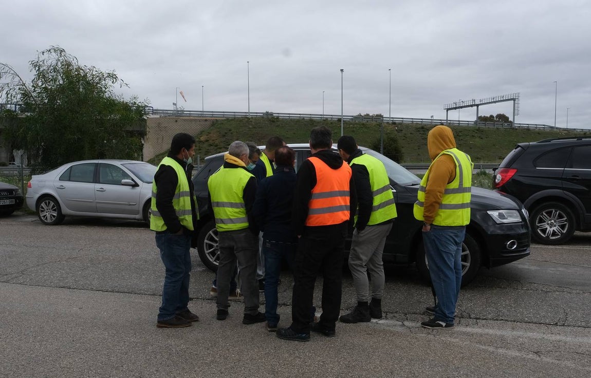 FOTOS: El tercer día de paro de los camioneros en Cádiz
