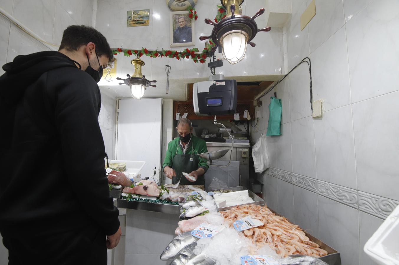 Huelga transporte | La situación en las pescaderías de Córdoba, en imágenes