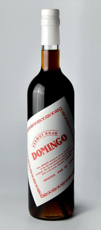 Domingo. Ajenjo, díctamo de creta, canela, genciana, clavo, coriandro, cuasía, sauco y enebro. Estos son algunos de los ingredientes de este laureado homenaje de la casa Osborne al vermut y a su emblemática cita con los domingos. En su corta historia, este vermut dulzón en su justa medida, ha logrado las medallas de oro de citas como The Spirits Business o la San Francisco World Spirits Competition.