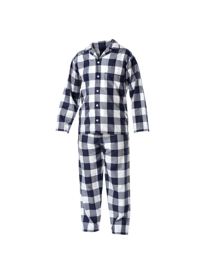 Hästens - Regalos para acertar en el Día del Padre. Pijama modelo ‘Blue Check’ de Hästens. El mejor aliado para disfrutar noche tras noche de un sueño reparador sin renunciar al diseño. Confeccionado en satén de algodón puro, incluye el icónico estampado de la marca. Precio: 235€.